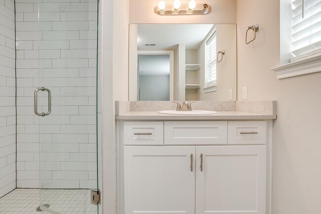 Building Photo - 5076 Matilda St