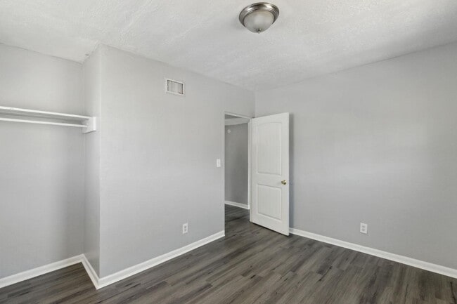 Building Photo - 1110 W 29th St