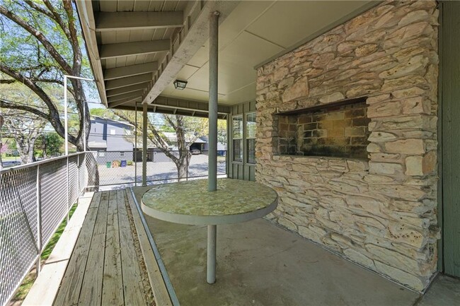 Building Photo - 2100 Rabb Rd