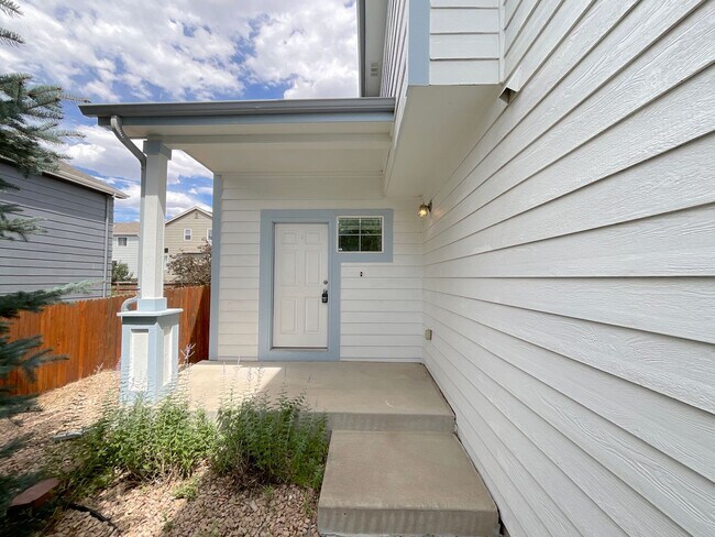 Building Photo - 3 Bedroom Home Available Near Stetson Hill...