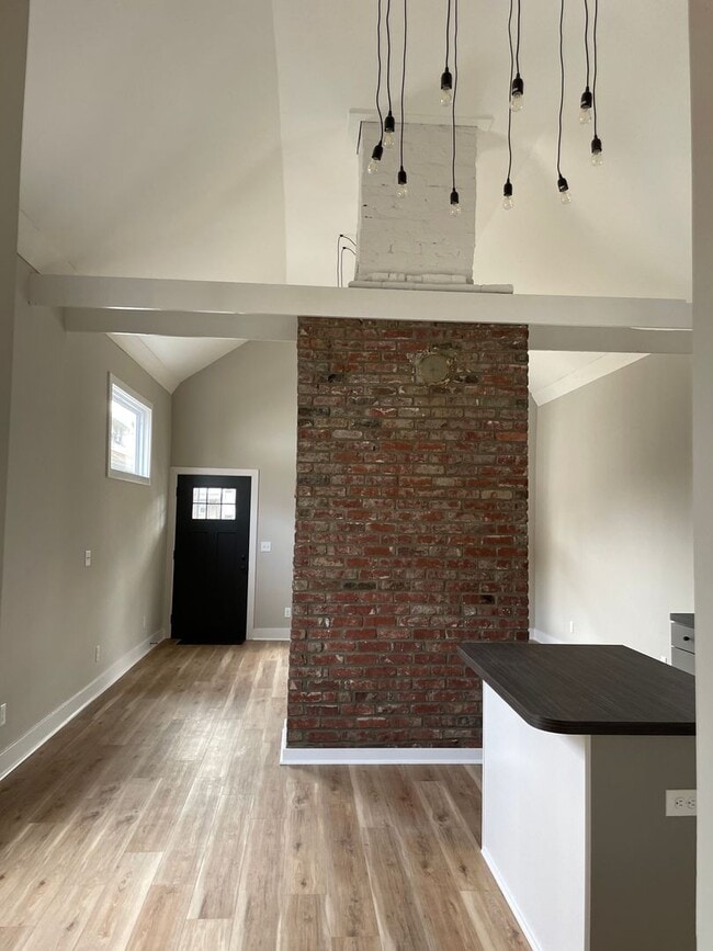 Building Photo - Shelby Park Amazing Newly Renovated 2 Bedroom House