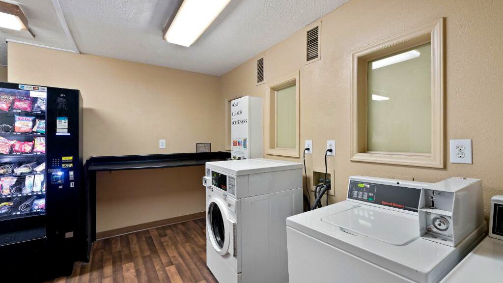 Building Photo - 5830 Westpark Dr