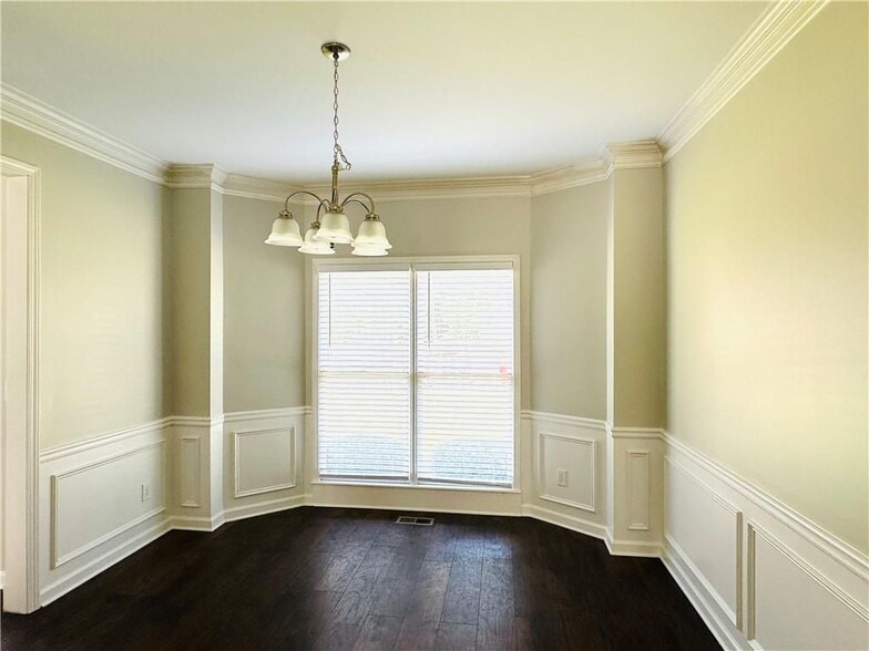 Building Photo - 2020 Bentwood Ct