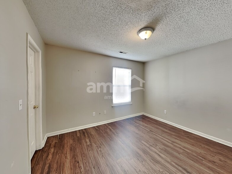 Building Photo - 3928 Edgeview Dr