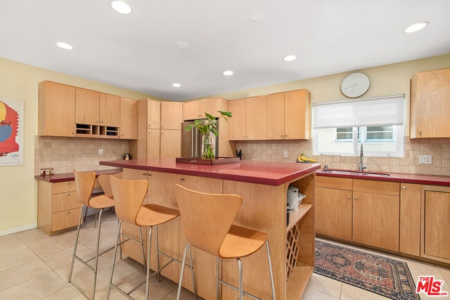 Building Photo - 4643 Nagle Ave