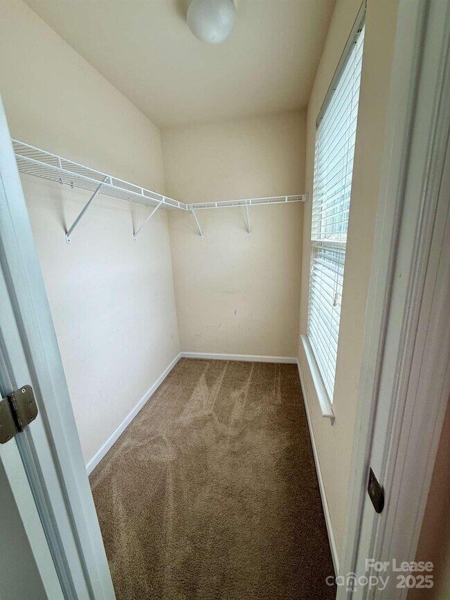 Building Photo - 9516 Birkwood Ct