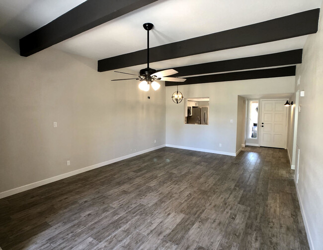 Building Photo - Fully Renovated 2bd/2 bath Scottsdale pati...