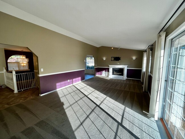 Building Photo - 4 Bedroom, 3 Car Garage Home in CK School ...