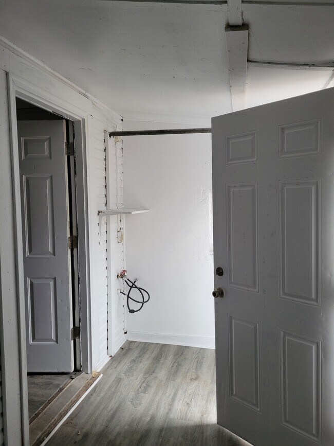 Laundry Room - 1371 E Blaine St