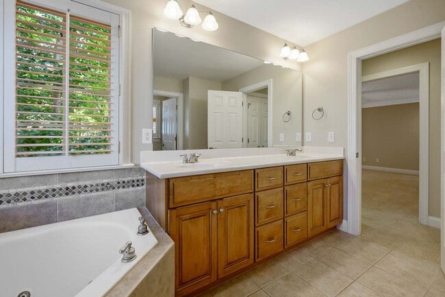 Building Photo - Custom Home in Fantastic Neighborhood!