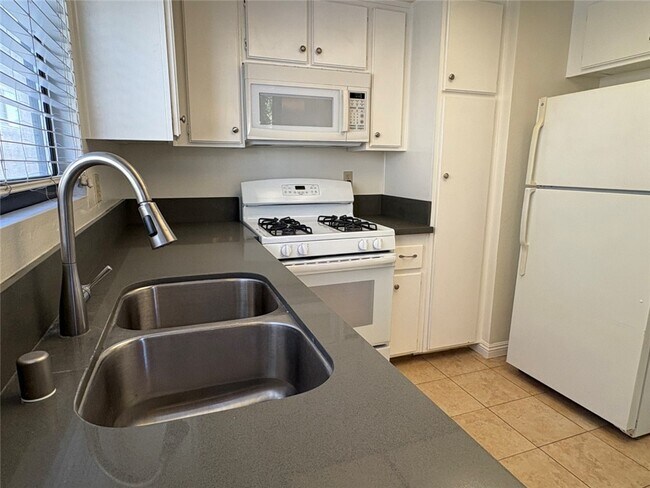 Building Photo - 17641 Sergio Cir