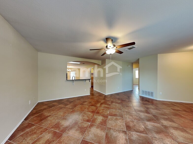 Building Photo - 216 Fall Creek Dr
