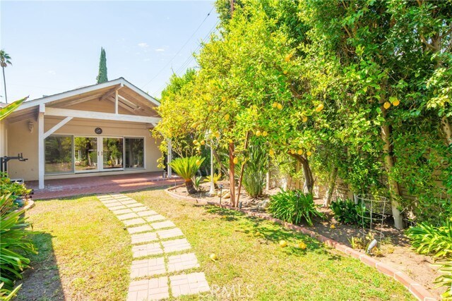 Building Photo - 4542 Collett Ave