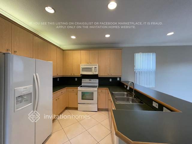 Building Photo - 16224 SW 67th Terrace