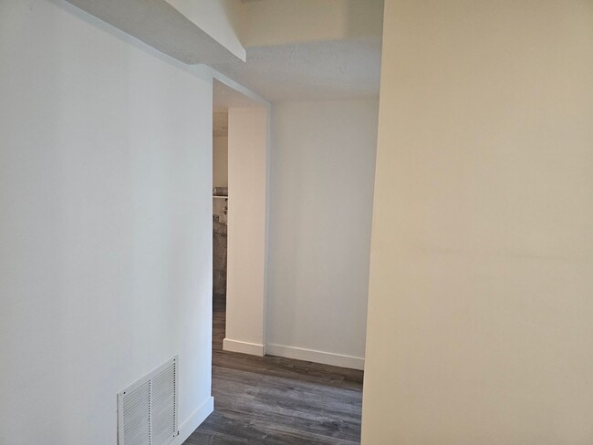 Building Photo - Check out this Beautiful 4 bedroom 2 Bathroom Home in West Valley Ut!!