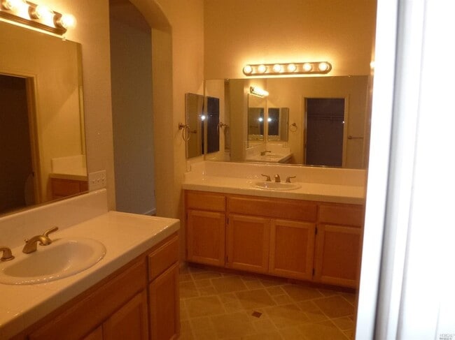 Building Photo - 3273 Inwood Pl