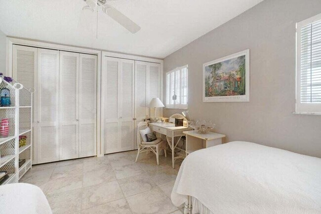 Building Photo - 475 Tequesta Dr