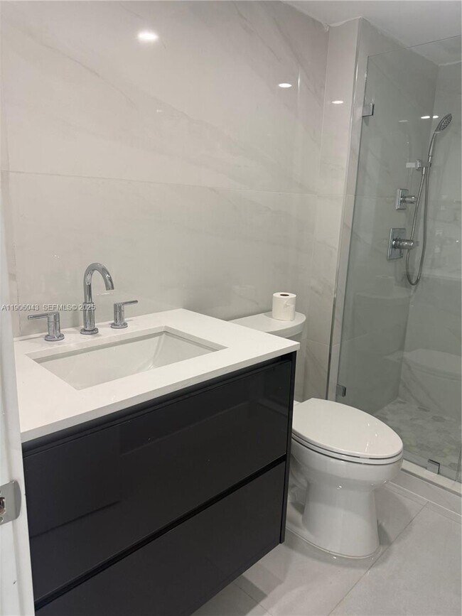 Building Photo - 3675 N Country Club Dr