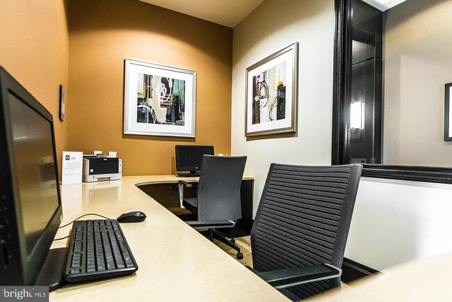 Building Photo - 1309 Churchill Downs Way