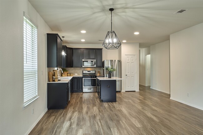 Building Photo - 2214 Timberland Country Ct