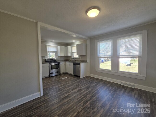 Building Photo - 818 Margate Ave