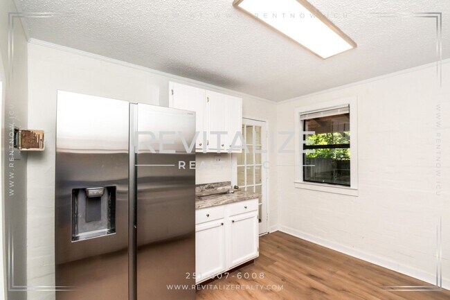 Building Photo - James Street Duplex