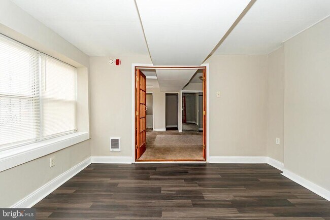 Building Photo - 5763 Pemberton St