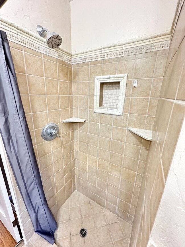 Building Photo - Beautiful Vintage Home with RV Sized Garage and Large Backyard