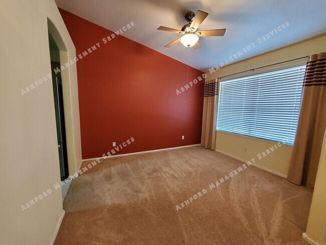 Building Photo - PINNACLE HILL RENTAL WITH MTN VIEWS, FIREP...