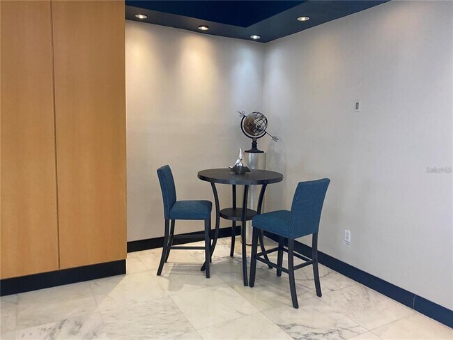 Building Photo - 880 Mandalay Ave