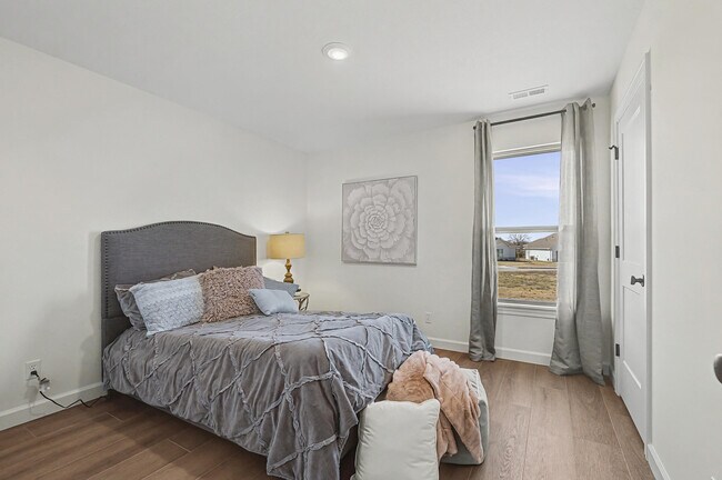 Building Photo - 4519 Estacada Dr