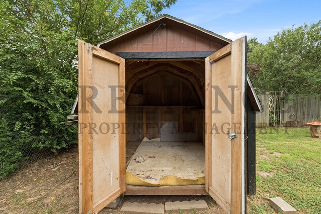 Building Photo - 9923 W Binter Ln