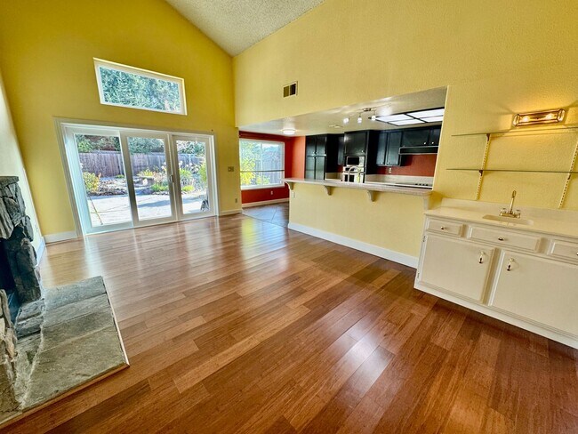 Building Photo - Spacious 4 Bed/2Ba Home in Richmond with Large Backyard!