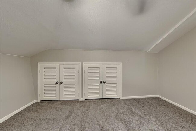 Building Photo - 2318 Turtle Creek Dr