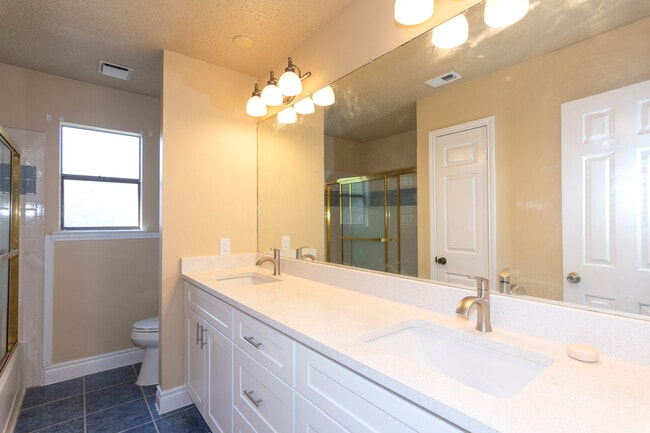 Building Photo - 13116 Amarillo Ave