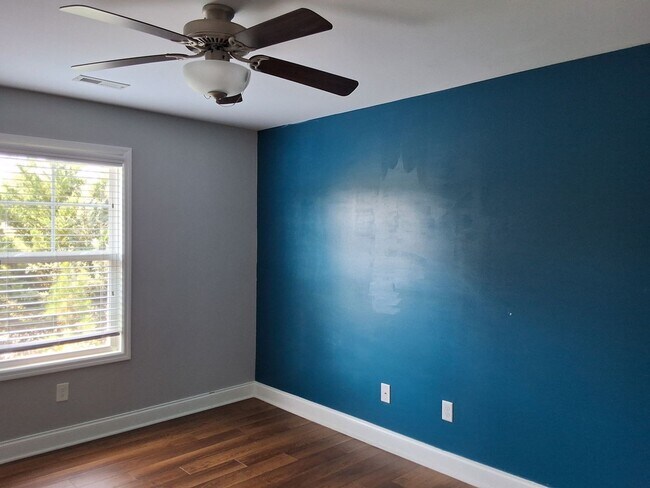 Building Photo - West Knoxville 37922 - 4 bedroom, 3 bath home - Contact Sharon Arnwine (865) 313-7215