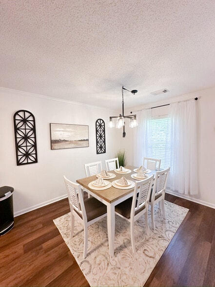 Building Photo - 3738 Cres Gardens Dr