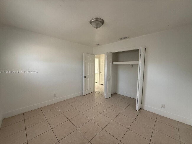 Building Photo - 1513 NW 15th Ave