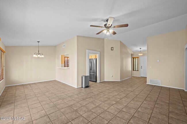 Building Photo - 3067 W Country Hill Dr