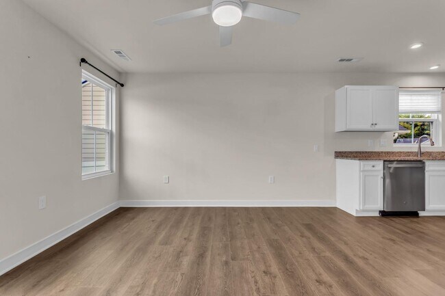 Building Photo - 767 Cottage Dr