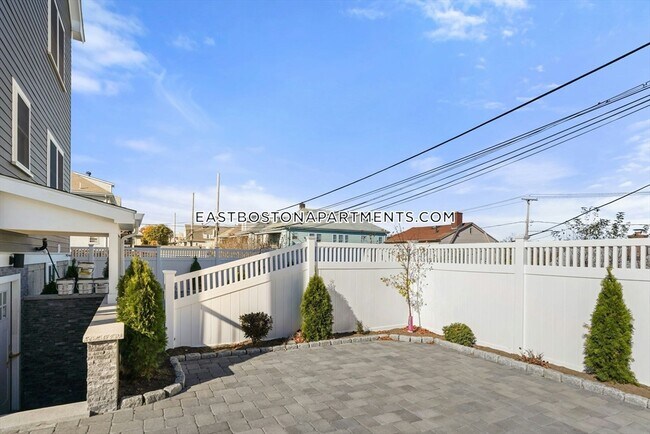 Building Photo - 120 St Andrew Rd