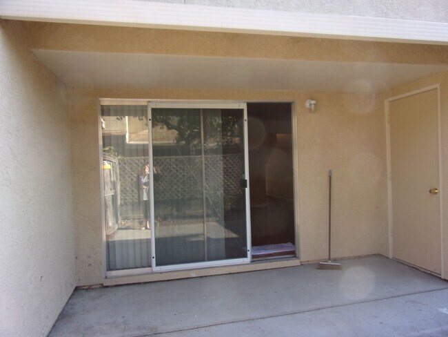 Building Photo - 1941 Grande Cir