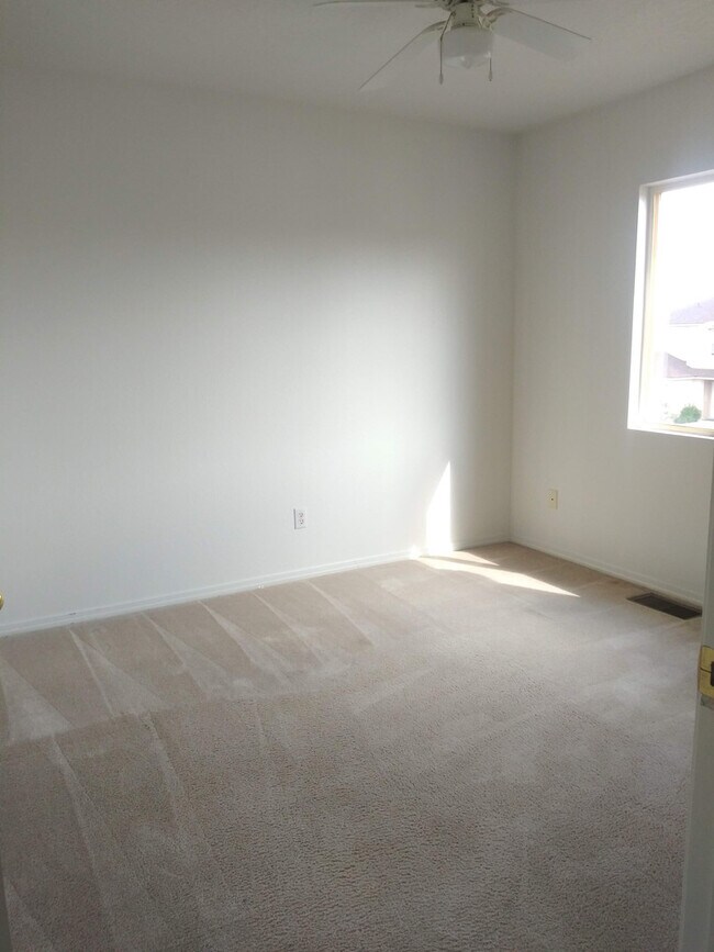 Building Photo - 3BR, 2.5BA, 2CG