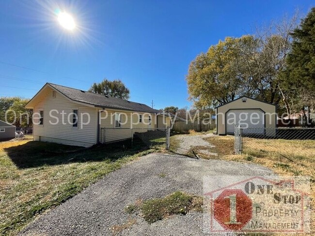Building Photo - Charming 2 Bedroom, 1 Bathroom home in Ind...