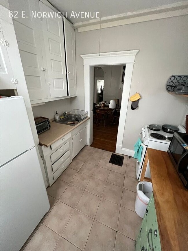 Building Photo - 82 E Norwich Ave