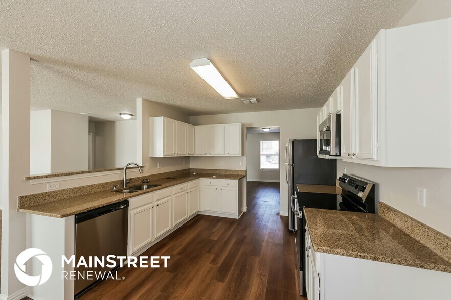 Building Photo - 664 Lowe Dr