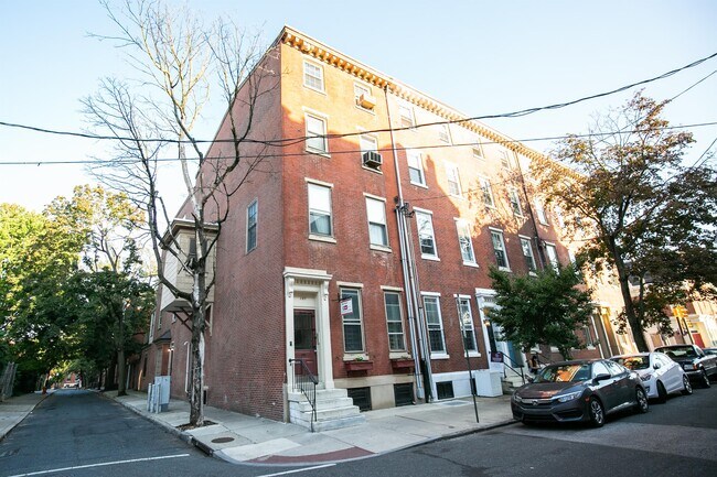 Building Photo - 409 S 9th St