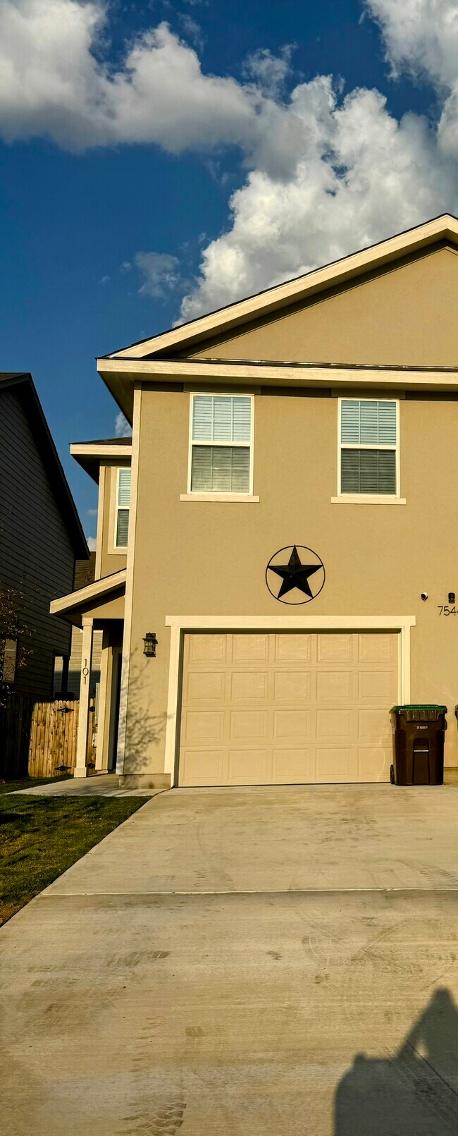 Building Photo - 7544 Magnolia Village