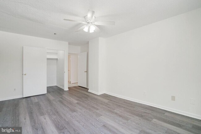 Building Photo - 3713 S George Mason Dr