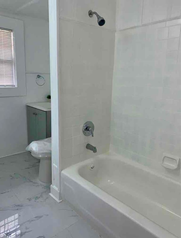 Building Photo - 1456 N Hollywood St